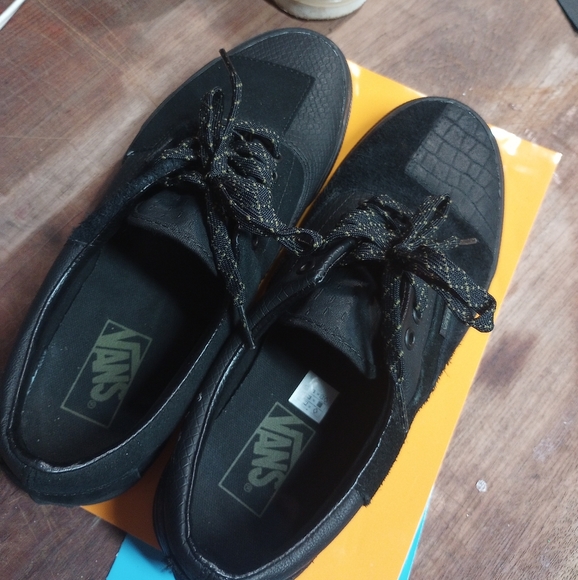 Vans - Picture 10 of 10